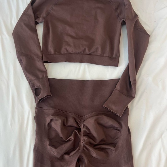 Brow Activewear Set - Picture 4 of 4